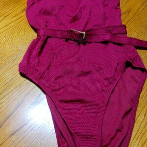 SHADE & SHORE ONE PIECE WITH BELT SIZE SMALL